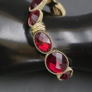 Napier Gold‎ Tone Oval Beveled Red Crystal Stretch Bracelet Sparkly Signed